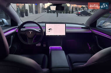 Седан Tesla Model 3 2022 в 