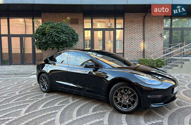 Седан Tesla Model 3 2021 в 