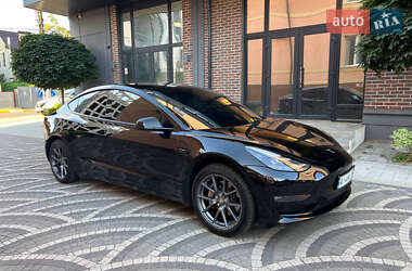 Седан Tesla Model 3 2021 в 