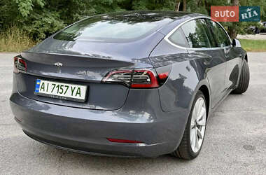Седан Tesla Model 3 2019 в 