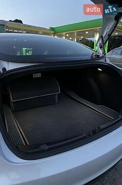 Седан Tesla Model 3 2023 в 