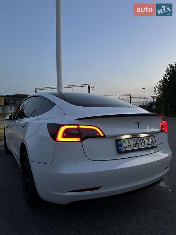 Седан Tesla Model 3 2023 в Знам'янці