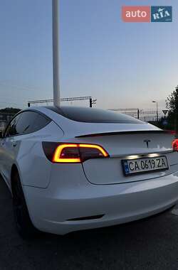 Седан Tesla Model 3 2023 в 