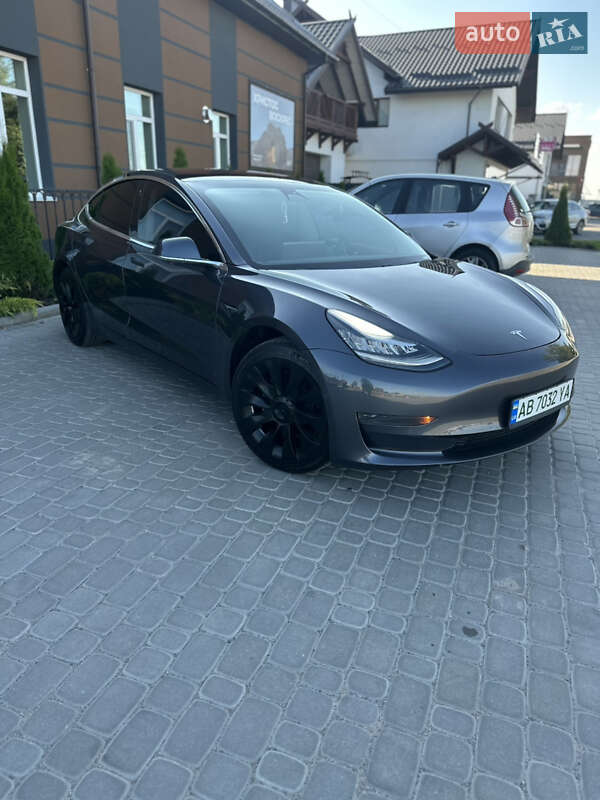 Седан Tesla Model 3 2017 в 