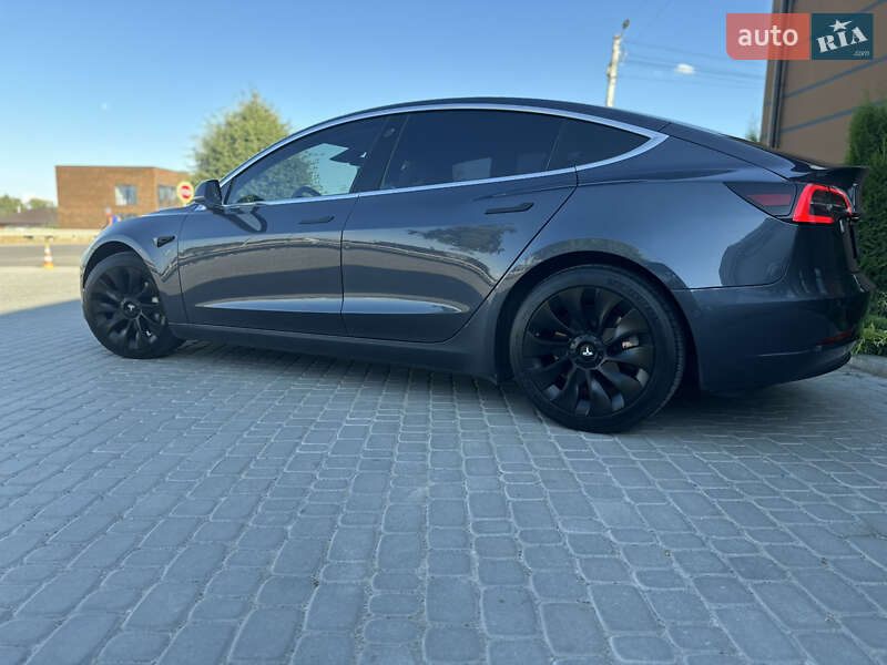 Седан Tesla Model 3 2017 в Вінниці