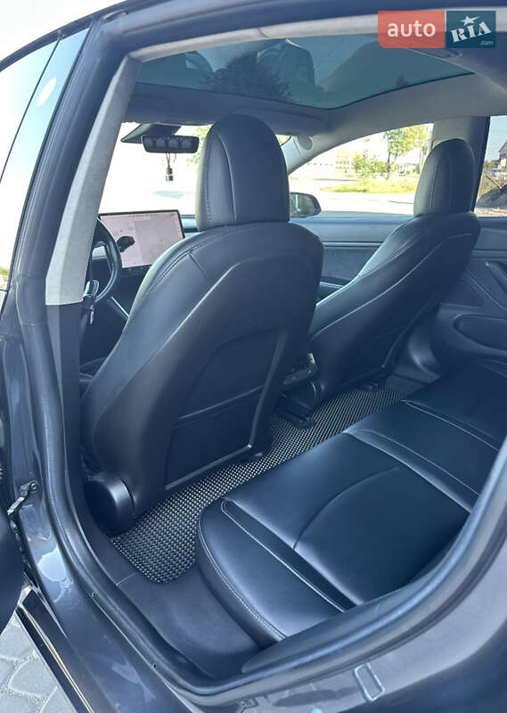Седан Tesla Model 3 2017 в Вінниці