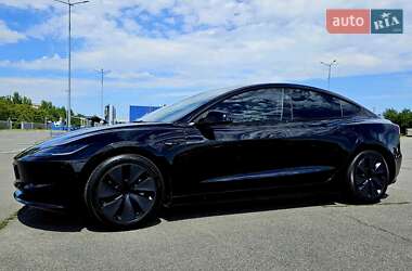 Седан Tesla Model 3 2024 в 