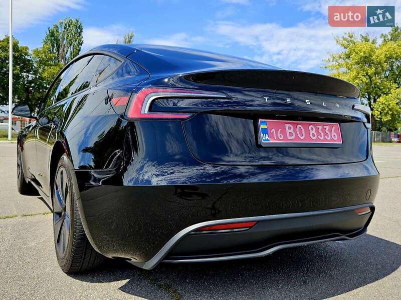 Седан Tesla Model 3 2024 в Днепре