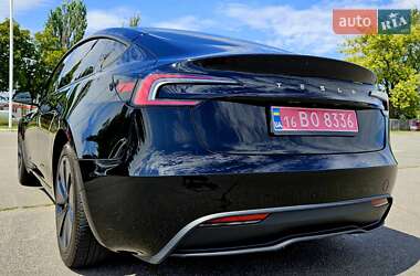 Седан Tesla Model 3 2024 в 