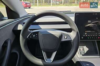 Седан Tesla Model 3 2024 в 