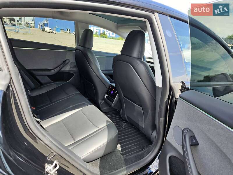 Седан Tesla Model 3 2024 в Днепре