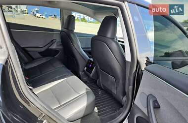 Седан Tesla Model 3 2024 в 