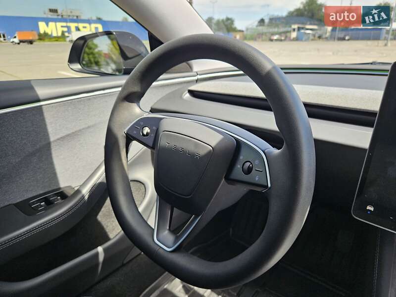 Седан Tesla Model 3 2024 в Днепре