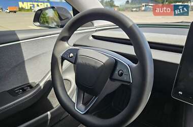 Седан Tesla Model 3 2024 в 