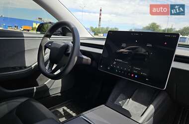 Седан Tesla Model 3 2024 в 