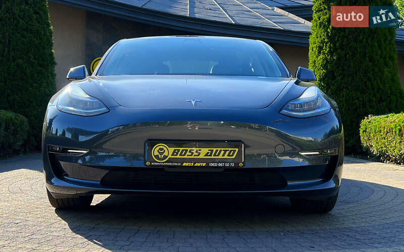 Седан Tesla Model 3 2020 в Львові
