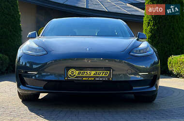 Седан Tesla Model 3 2020 в 
