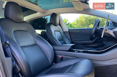 Седан Tesla Model 3 2020 в 