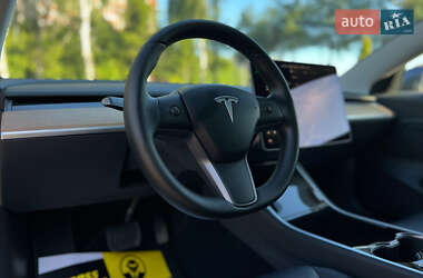 Седан Tesla Model 3 2020 в 
