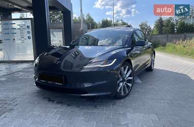 Седан Tesla Model 3 2024 в 