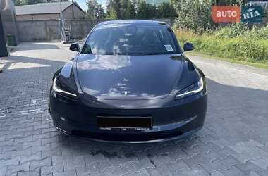 Седан Tesla Model 3 2024 в 