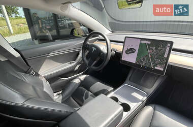 Седан Tesla Model 3 2020 в 