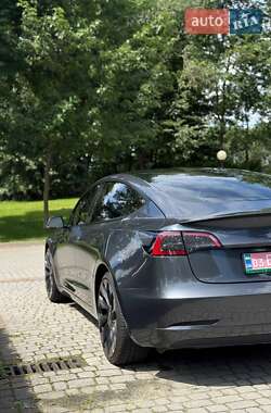 Седан Tesla Model 3 2023 в 