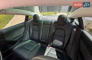 Седан Tesla Model 3 2023 в 
