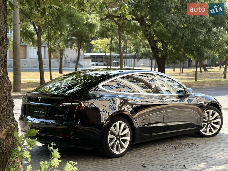 Седан Tesla Model 3 2019 в Николаеве