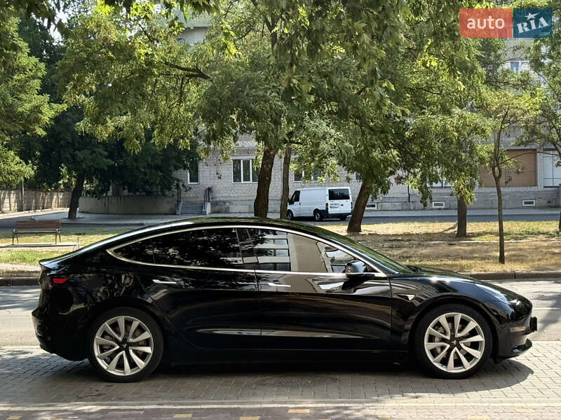 Седан Tesla Model 3 2019 в Николаеве