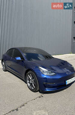 Седан Tesla Model 3 2022 в 