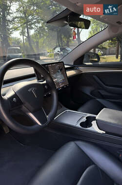 Седан Tesla Model 3 2021 в 
