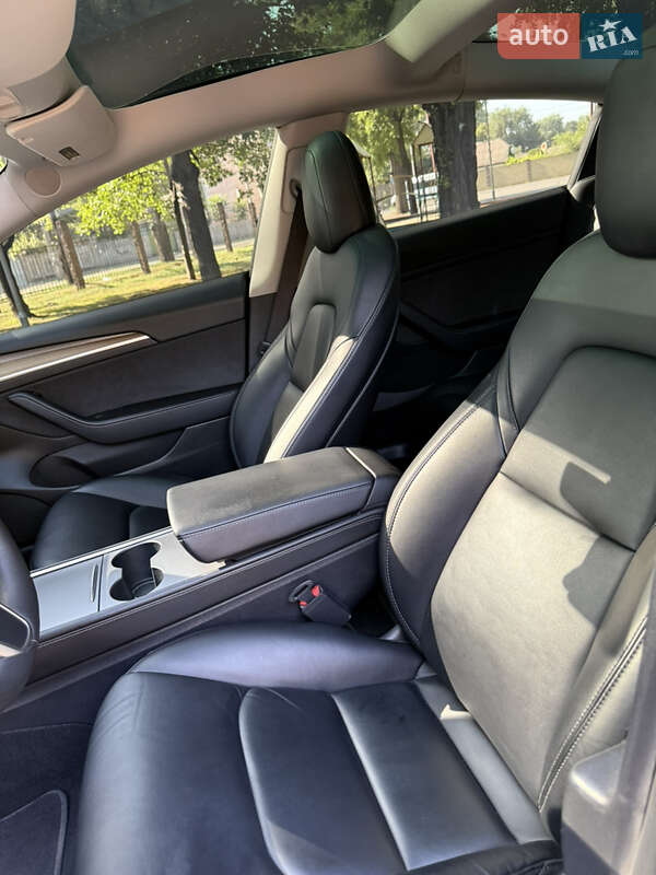 Седан Tesla Model 3 2021 в Каменском