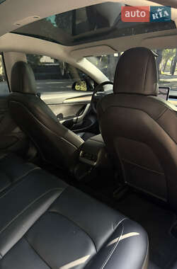 Седан Tesla Model 3 2021 в 