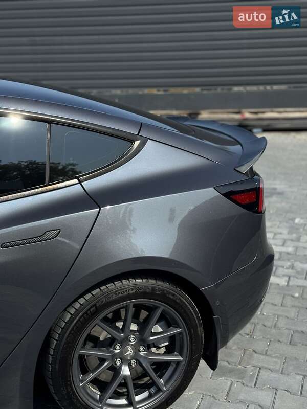 Седан Tesla Model 3 2022 в Киеве