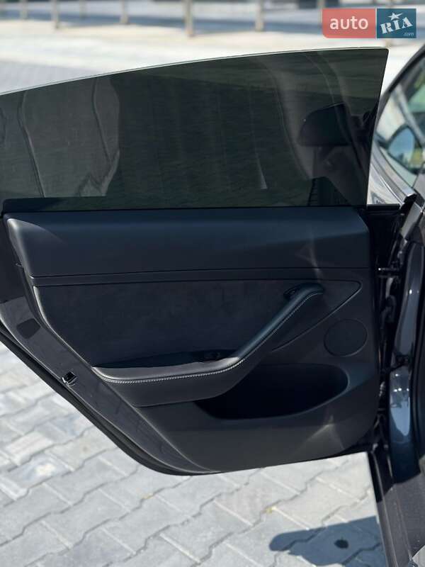 Седан Tesla Model 3 2022 в Киеве