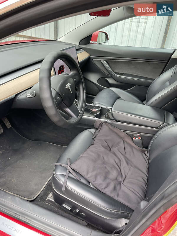 Седан Tesla Model 3 2019 в Сумах