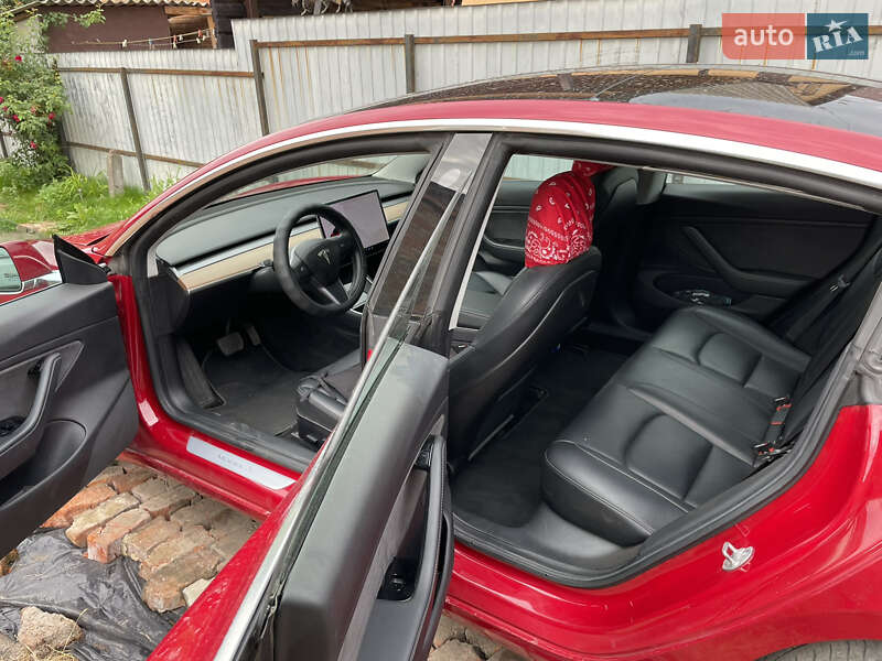 Седан Tesla Model 3 2019 в Сумах