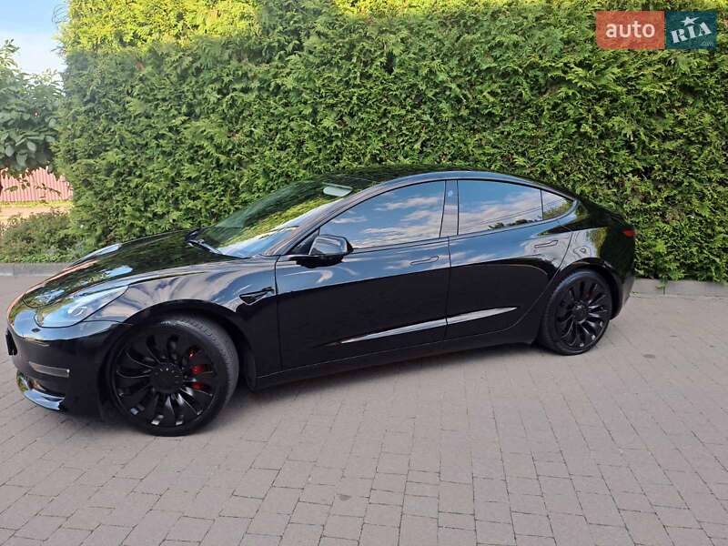 Седан Tesla Model 3 2021 в Львові