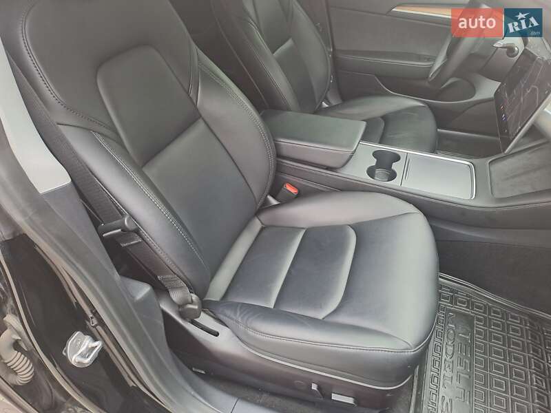 Седан Tesla Model 3 2021 в Львові