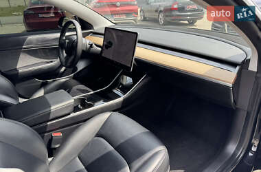 Седан Tesla Model 3 2019 в 