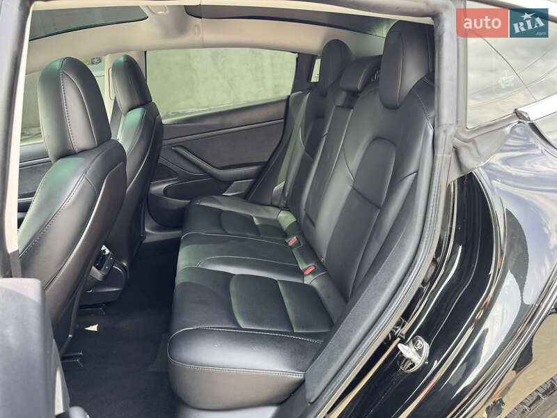Седан Tesla Model 3 2019 в Луцке