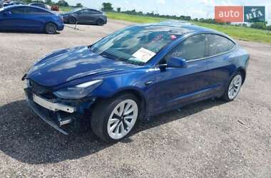 Седан Tesla Model 3 2022 в 