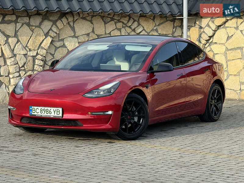 Седан Tesla Model 3 2021 в 