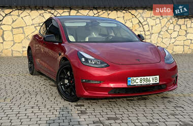 Седан Tesla Model 3 2021 в 