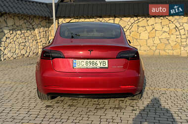 Седан Tesla Model 3 2021 в 