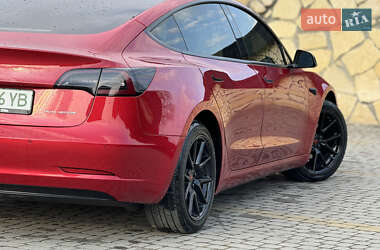 Седан Tesla Model 3 2021 в 