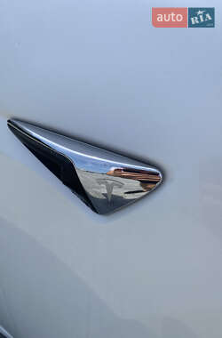 Седан Tesla Model 3 2017 в 