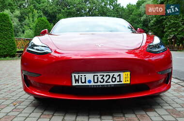 Седан Tesla Model 3 2020 в 