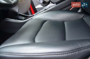 Седан Tesla Model 3 2020 в 